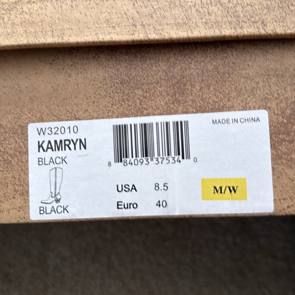 Born Kamryn Black Leather Knee-High Boots - Picture 10 of 10